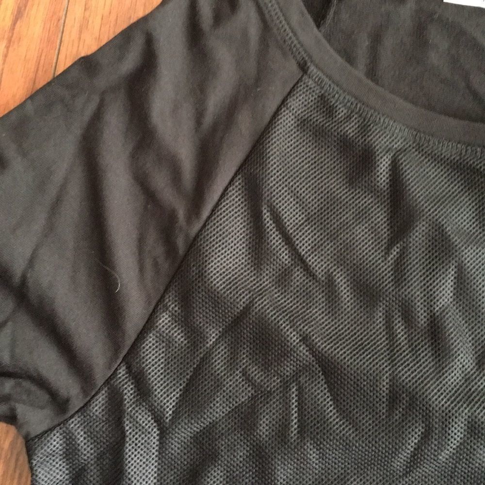 NWT T Tahari Theola knit crew neck. Medium - Picture 4 of 4
